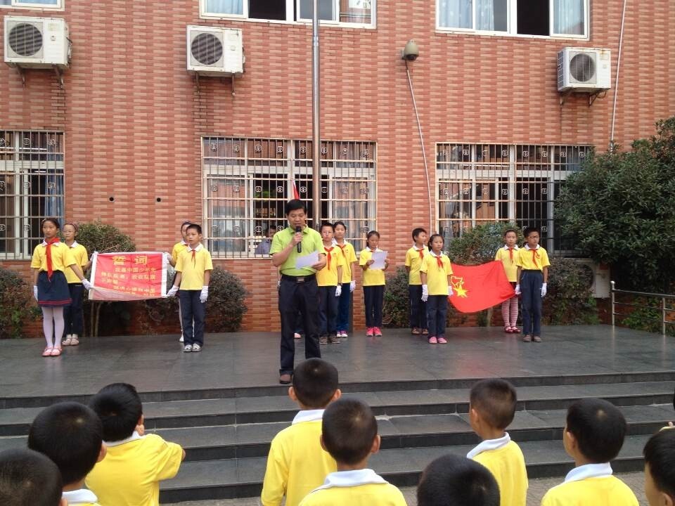昌河实验小学举行一年级新生入队仪式