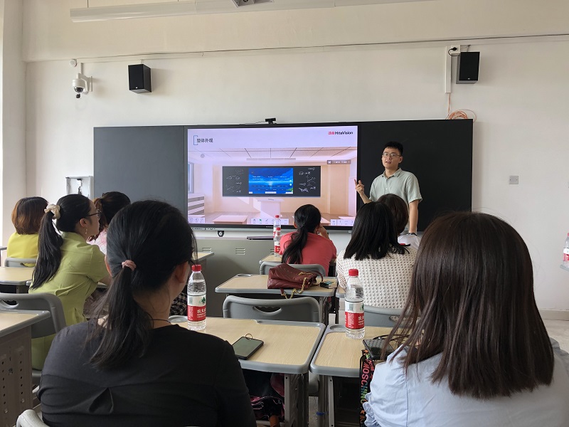 昌河实验小学参加全市电教化“智慧黑板”应用培训
