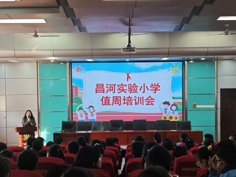 �淶ֵ�ܹ��� ���۰༶������������ʵ��Сѧ�ٿ���ѧ�ڰ༶ֵ�ܹ�����ѵ��